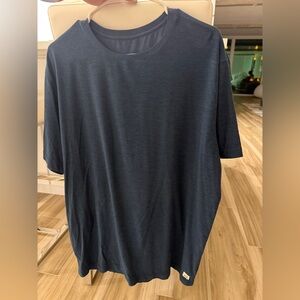 Vuori Men’s Strato Tech Tee Blue Heather in size Large